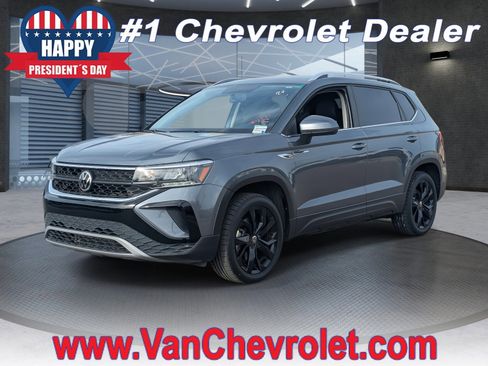 Used 2022 Volkswagen Taos SE image 1