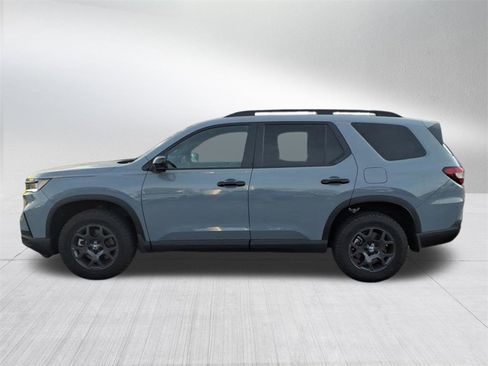 Used 2025 Honda Pilot TrailSport image 7