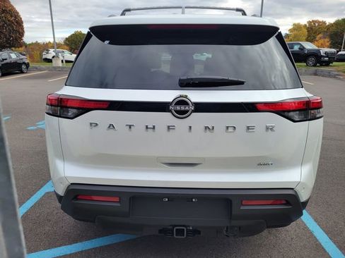New 2025 Nissan Pathfinder SV image 4