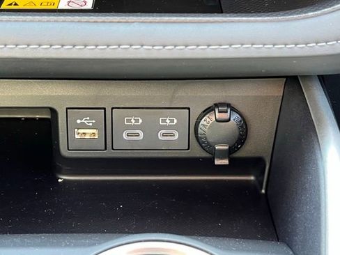 Used 2024 Toyota Highlander XLE image 28