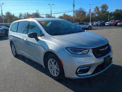 Used 2024 Chrysler Pacifica Touring-L
