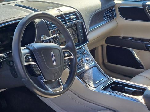 Used 2017 Lincoln Continental Select w/ Climate Package image 21