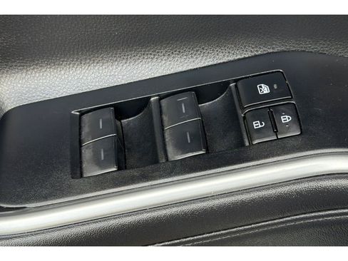 Certified 2025 Toyota Highlander XLE FWD image 12