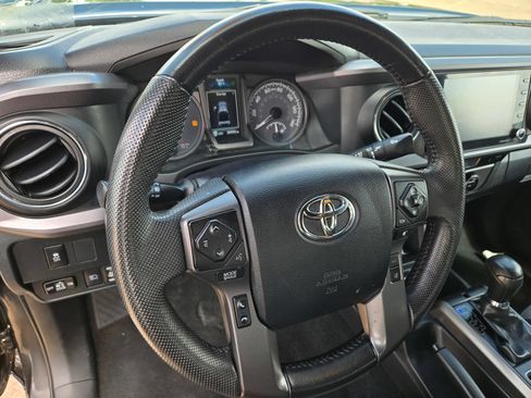 Used 2023 Toyota Tacoma TRD Off-Road w/ Technology Package AWD/4WD image 9
