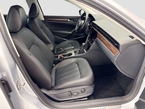 Used 2020 Volkswagen Passat 2.0T SEL FWD image 19