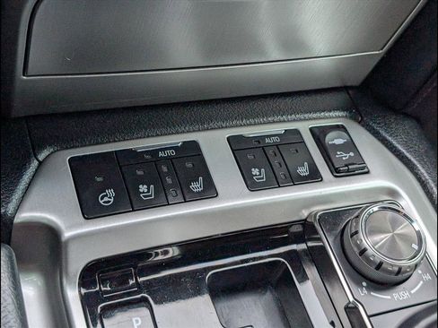 Used 2016 Toyota Land Cruiser image 20