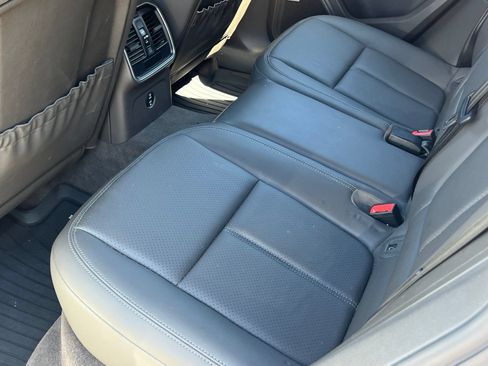 Certified 2021 Porsche Macan AWD/4WD image 18