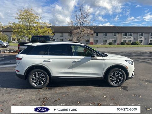 New 2025 Lincoln Corsair AWD w/ Equipment Group 101A image 4