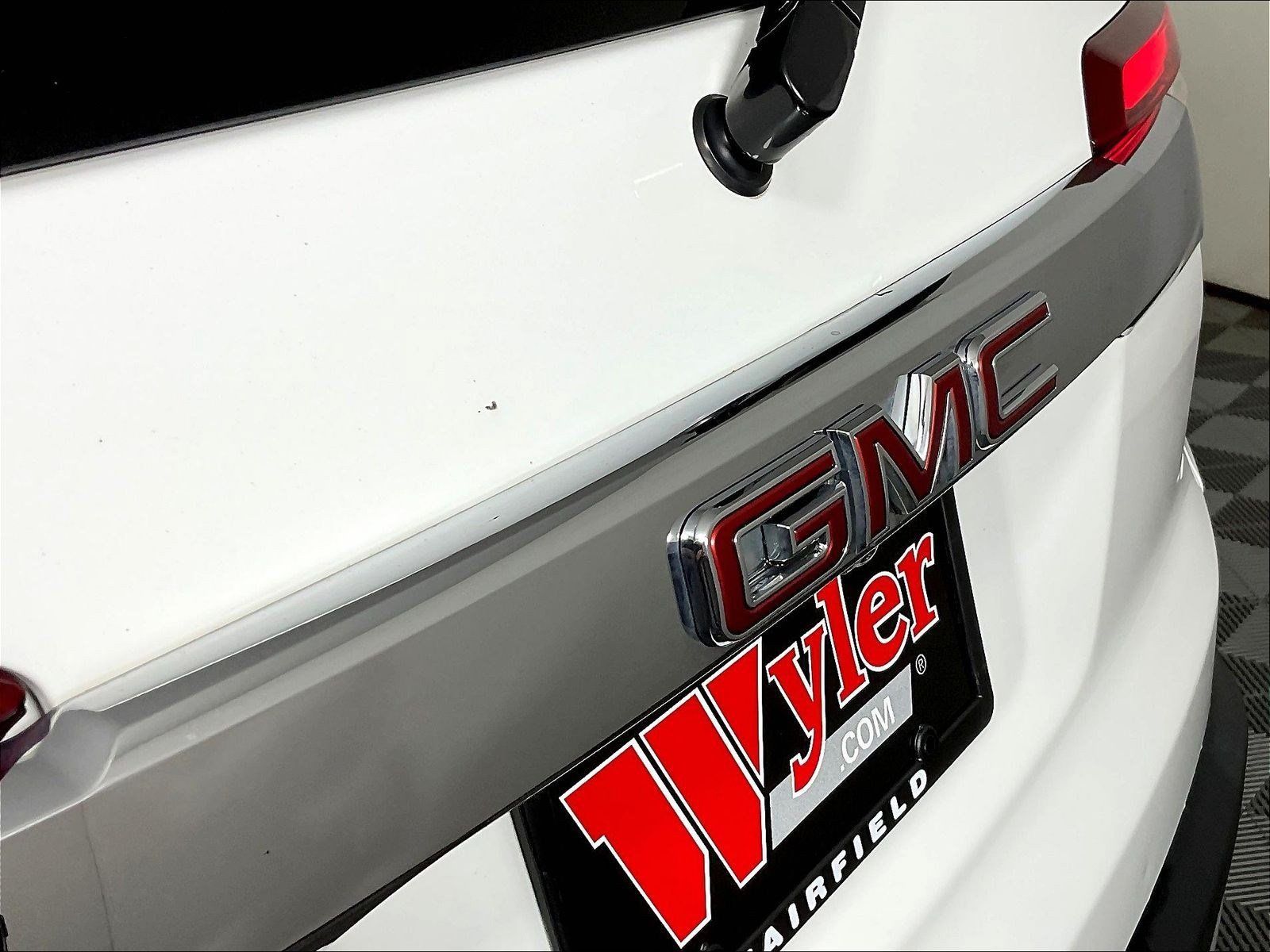 Used 2021 GMC Acadia SLE FWD image 24