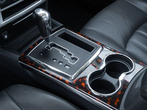 Used 2010 Chrysler 300 C image 16