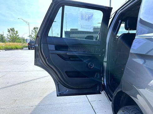 Used 2019 Ford Expedition Limited w/ Equipment Group 301A AWD/4WD image 22