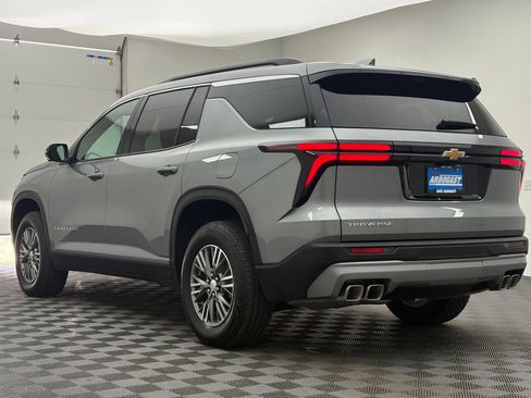 Used 2026 Chevrolet Traverse LT w/ Driver Confidence Package FWD image 12