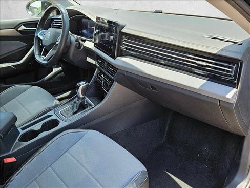 Used 2025 Volkswagen Jetta SE FWD image 21