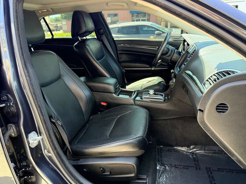 Used 2016 Chrysler 300 C RWD image 16