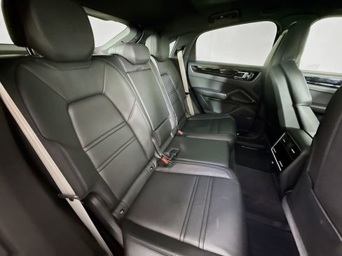 Certified 2023 Porsche Cayenne Platinum Edition AWD/4WD image 29