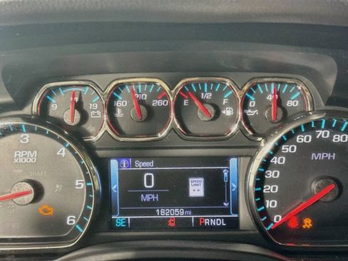 Used 2018 Chevrolet Suburban LT RWD image 16