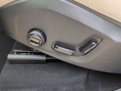 New 2026 Volvo XC90 B6 Plus w/ Protection Package Premier image 14