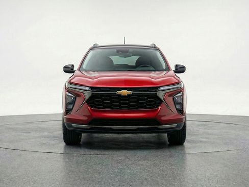 Used 2025 Chevrolet Trax LT w/ LT Convenience Package image 2