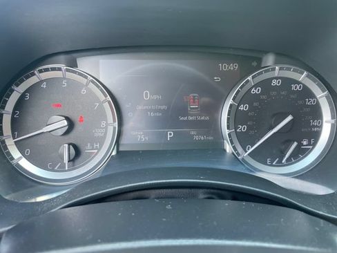 Used 2022 Toyota Highlander XLE AWD/4WD image 17
