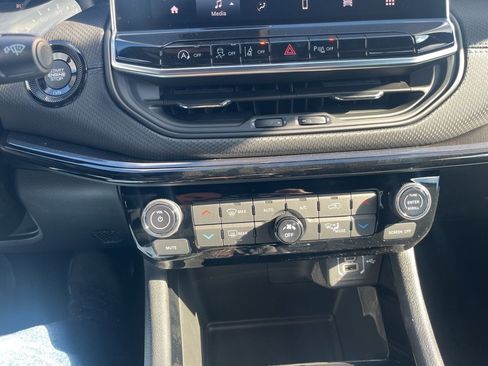 New 2026 Jeep Compass Limited image 24