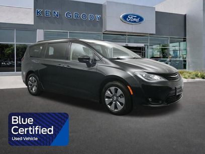 Used 2018 Chrysler Pacifica Limited w/ Advanced Safetytec Group