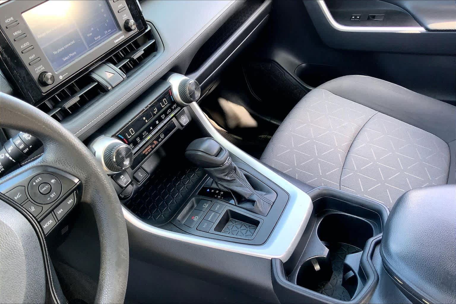 Used 2021 Toyota RAV4 XLE FWD image 16