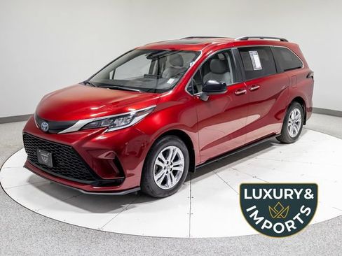 Used 2022 Toyota Sienna XSE AWD/4WD image 1