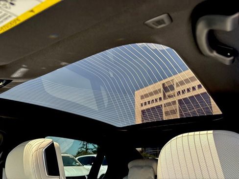 Used 2024 BMW i7 xDrive60 image 13