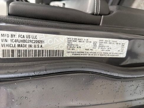 Used 2024 Jeep Grand Cherokee Limited image 19