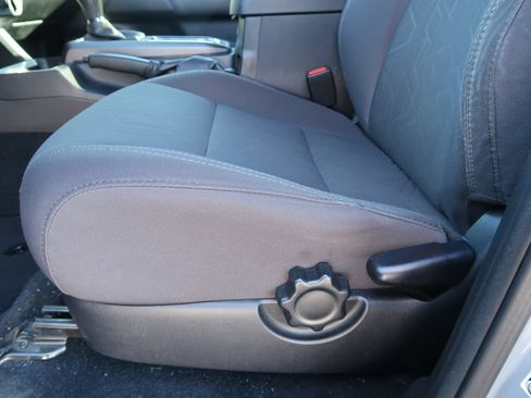 Used 2019 Toyota Tacoma TRD Off-Road image 16