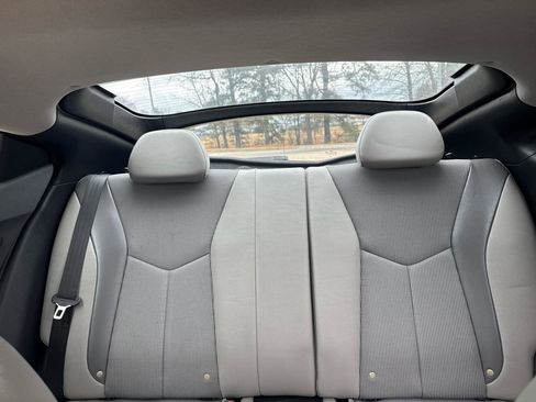 Used 2012 Hyundai Veloster w/ Style Pkg image 15