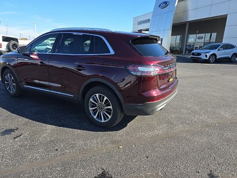 Used 2022 Lincoln Nautilus Reserve image 10