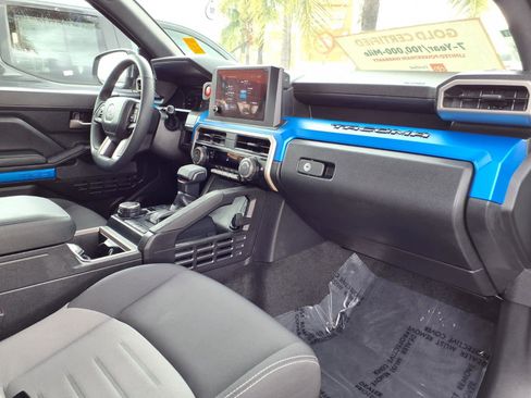 Certified 2025 Toyota Tacoma TRD Off-Road AWD/4WD image 23
