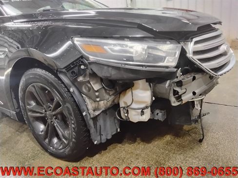 Used 2015 Ford Taurus SE FWD image 18