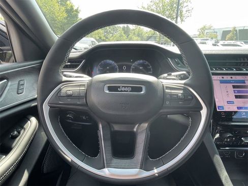 New 2025 Jeep Grand Cherokee L Limited w/ Luxury Tech Group II image 36