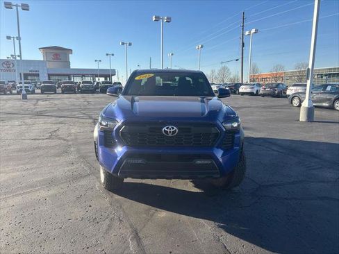 Certified 2025 Toyota Tacoma TRD Off-Road image 3