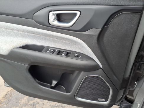 Used 2023 Jeep Compass Latitude w/ Sun and Sound Group image 16