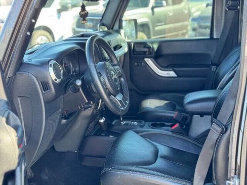 Used 2014 Jeep Wrangler Unlimited Sahara w/ Max Tow Package image 11