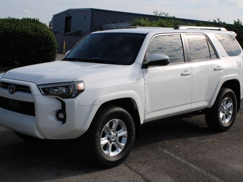Used 2023 Toyota 4Runner SR5 AWD/4WD image 28