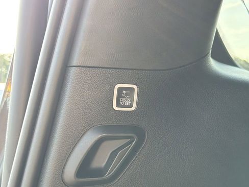 Used 2023 Jeep Wagoneer Series II AWD/4WD image 16