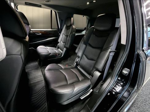 Used 2016 Cadillac Escalade Luxury image 22