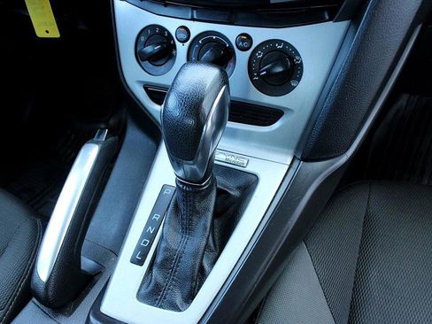 Used 2013 Ford Focus SE w/ SE Winter Pkg image 20