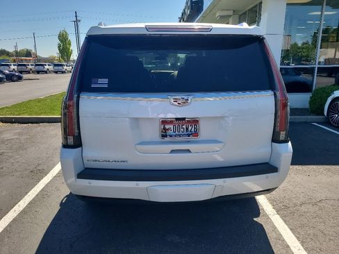 Used 2020 Cadillac Escalade Platinum AWD/4WD image 4