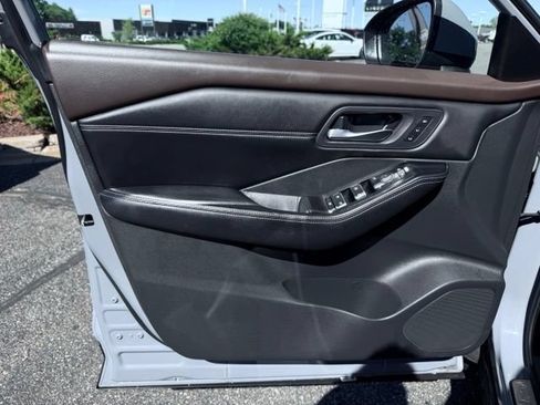 Used 2023 Nissan Rogue SL w/ SL Premium Package AWD/4WD image 15