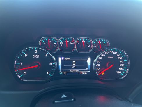 Used 2020 Chevrolet Suburban LT image 22