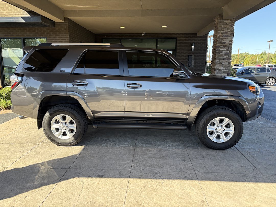 Used 2022 Toyota 4Runner SR5 Premium w/ Moonroof Package AWD/4WD image 5