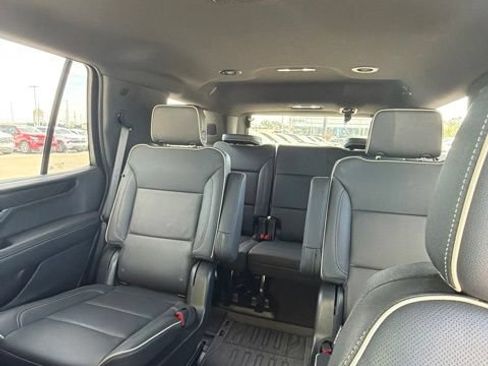 Used 2025 GMC Yukon Elevation AWD/4WD image 3