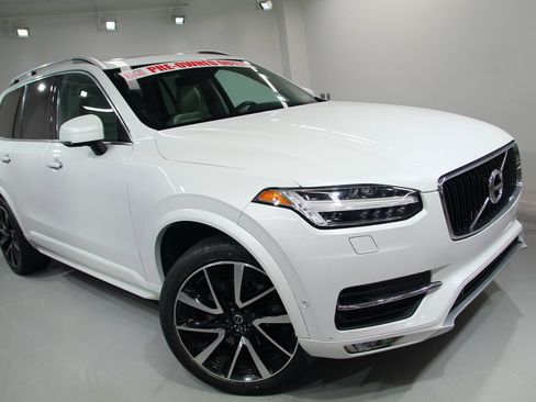 Used 2018 Volvo XC90 T6 Momentum w/ Convenience Package AWD/4WD image 10