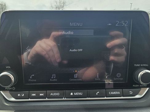 Used 2023 Nissan Rogue SV image 27