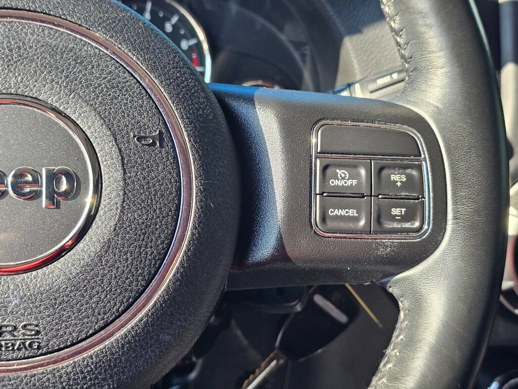 Used 2018 Jeep Wrangler Unlimited Sahara w/ Connectivity Group AWD/4WD image 34